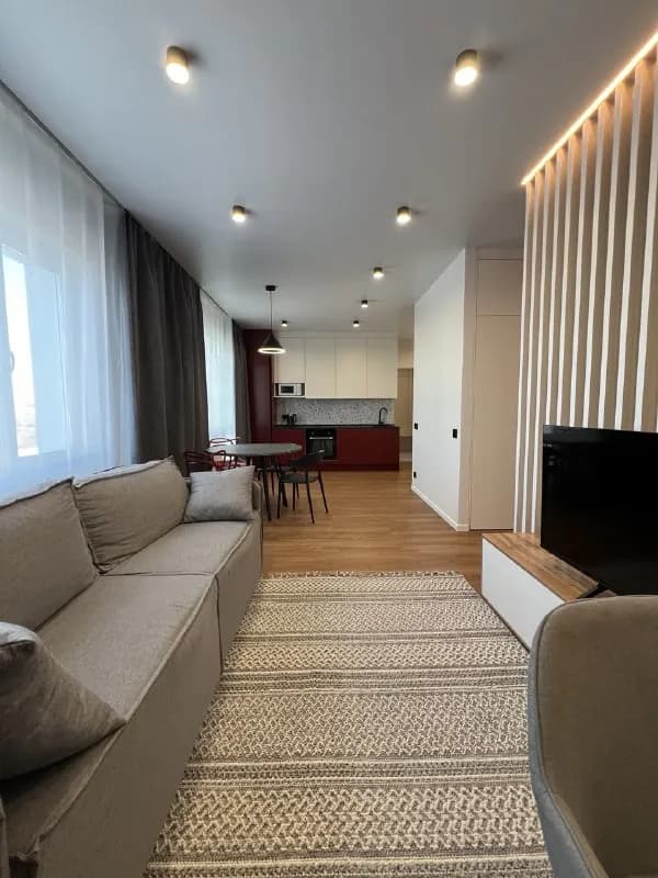 Обзор квартиры — гостиная с дивана