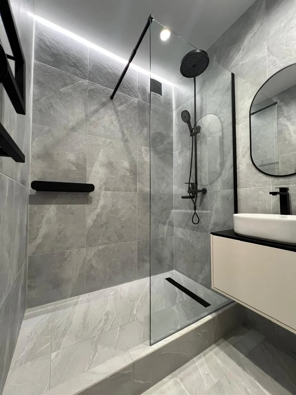 Душевая — стеклянная перегородка