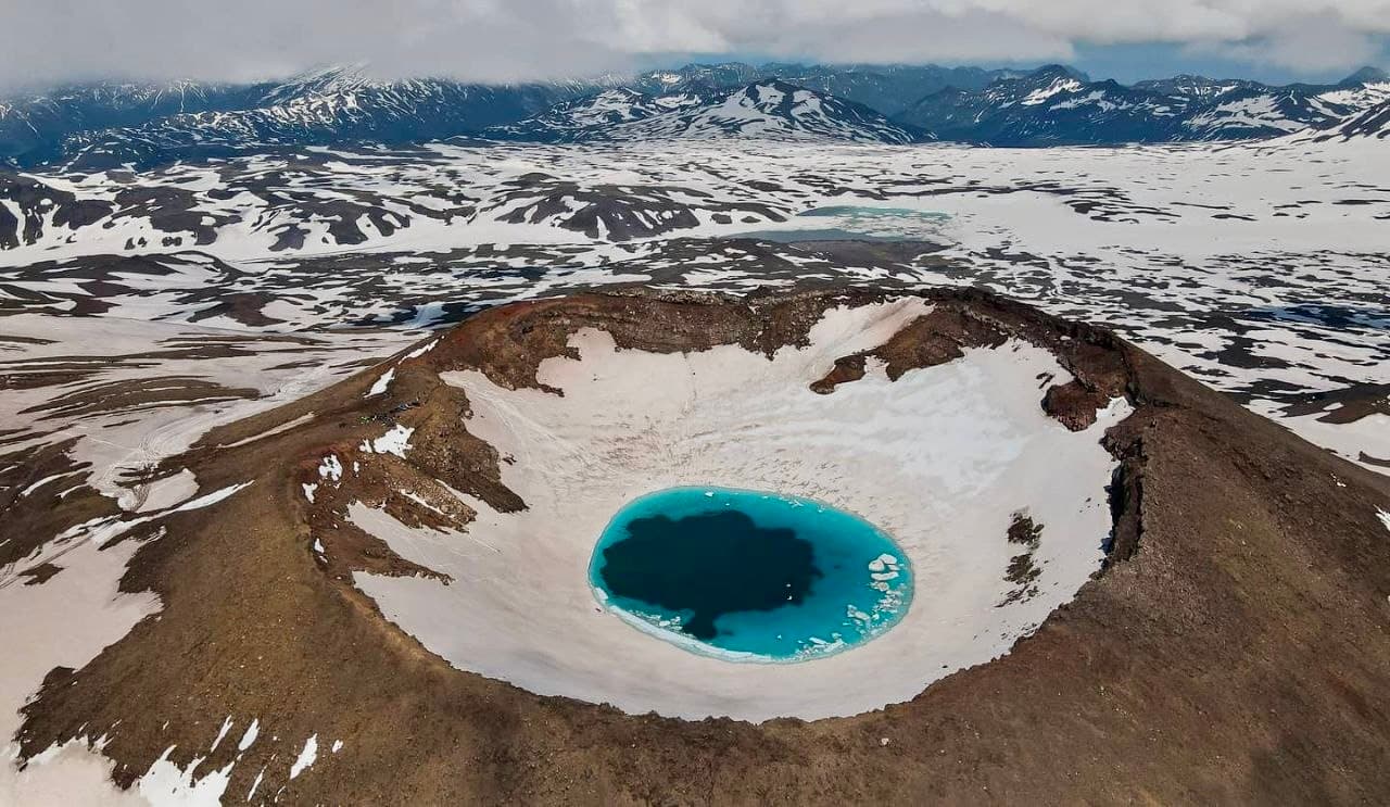 заглянем в кратер действующего вулкана